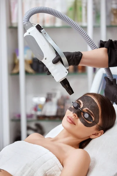 Carbon Hollywood Facial in Malad Mumbai Result Cost Price Before after